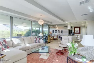 Photo #5: 6182886 Listing