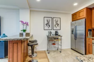 Photo #5: 6184245 Listing