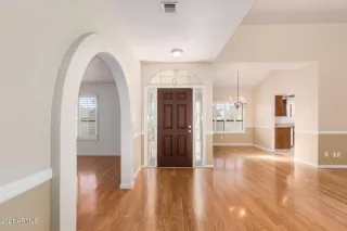 Photo #6: 6184558 Listing