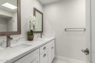 Photo #6: 6185121 Listing