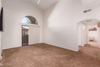 Photo #4: 6185280 Listing