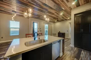 Photo #5: 6186607 Listing