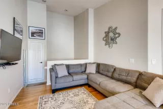 Photo #4: 6186898 Listing