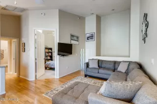 Photo #5: 6186898 Listing
