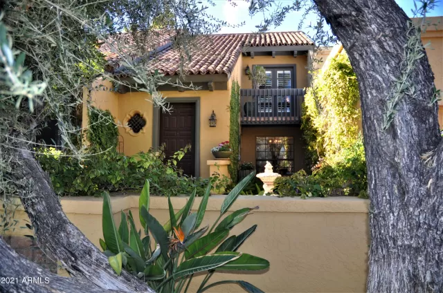 MLS: 6187722 Condo For Sale