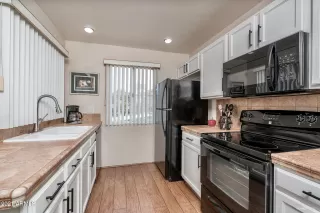 Photo #5: 6187789 Listing 