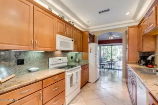 Photo #5: 6189819 Listing