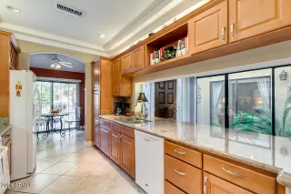 Photo #6: 6189819 Listing