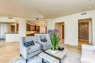 Photo #6: 6190476 Listing