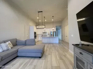 Photo #3: 6190495 Listing