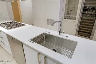 Photo #4: 6190852 Listing