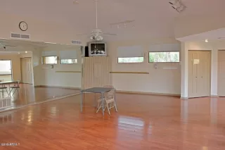 Photo #5: 6190891 Listing