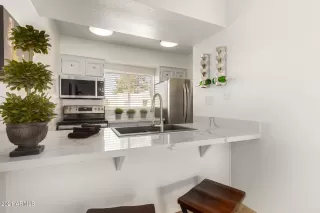 Photo #6: 6191038 Listing 