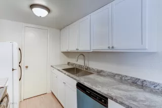 Photo #6: 6191853 Listing