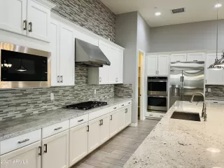 Photo #1: 6191892 Listing 