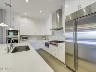 Photo #5: 6191935 Listing