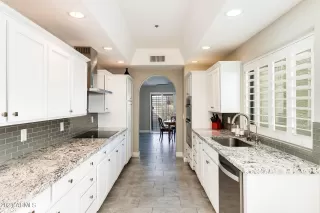 Photo #5: 6193233 Listing