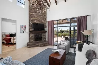 Photo #5: 6193895 Listing