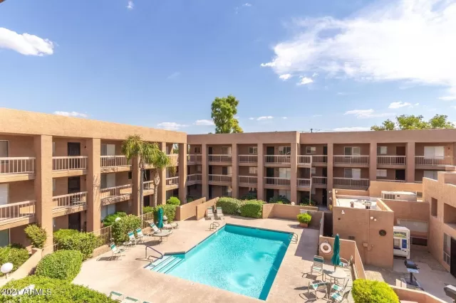 MLS: 6194149 Condo For Sale