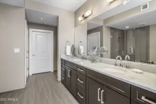 Photo #5: 6194669 Listing