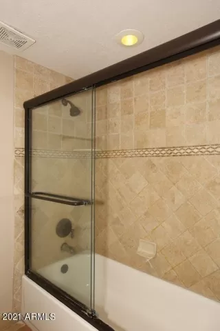 Photo #5: 6195250 Listing