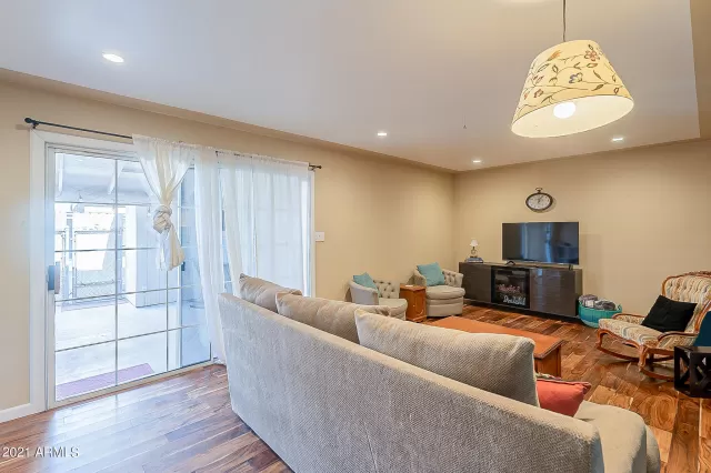 MLS: 6195266 Condo For Sale