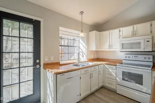 Photo #6: 6196010 Listing