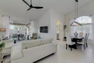 Photo #2: 6196406 Listing