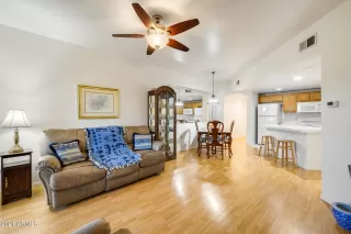 Photo #4: 6196413 Listing