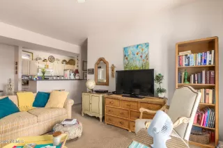 Photo #5: 6196501 Listing