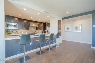 Photo #5: 6196898 Listing