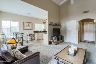 Photo #5: 6197061 Listing