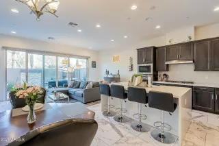 Photo #6: 6197111 Listing