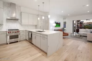 Photo #2: 6197702 Listing 