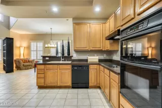 Photo #6: 6197991 Listing