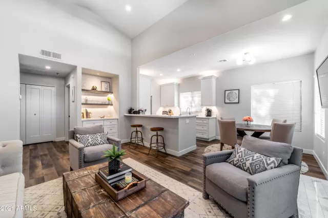 MLS: 6198544 Condo For Sale