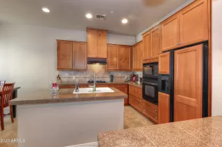 Photo #6: 6198960 Listing