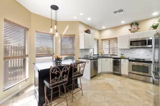 Photo #6: 6199419 Listing