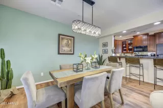 Photo #4: 6199600 Listing