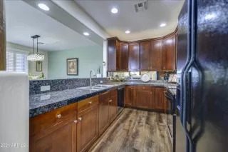 Photo #6: 6199600 Listing