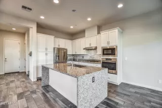 Photo #2: 6199908 Listing