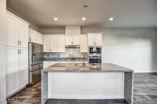 Photo #4: 6199908 Listing