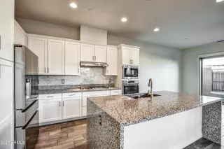 Photo #5: 6199908 Listing