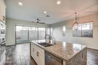 Photo #6: 6199908 Listing