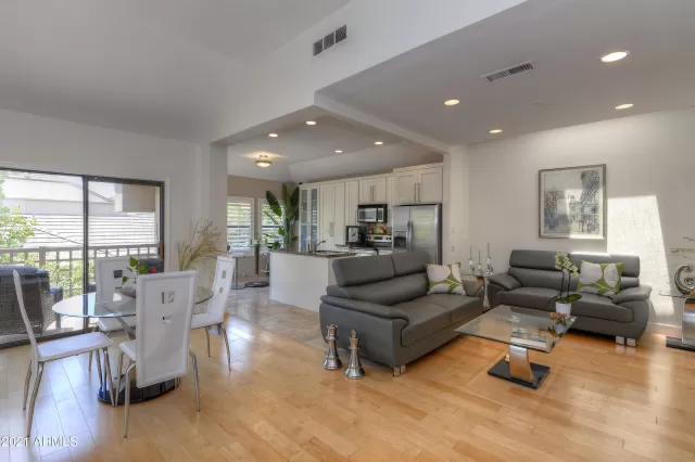 MLS: 6200487 Condo For Sale