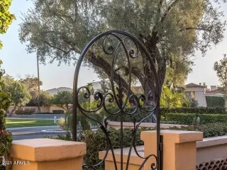 Photo #4: 6200557 Listing