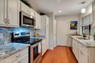 Photo #5: 6200966 Listing 