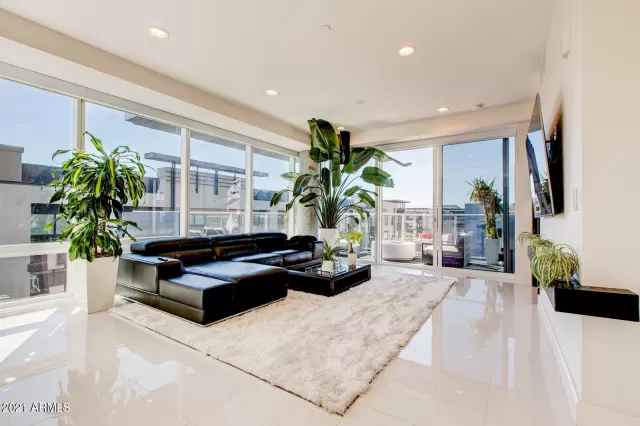 MLS: 6200982 Condo For Sale