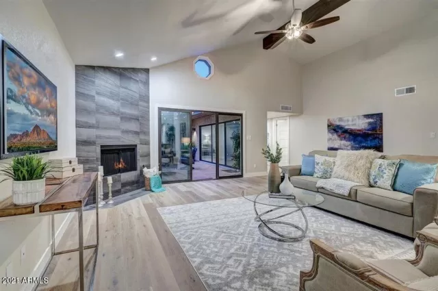 MLS: 6203923 Condo For Sale