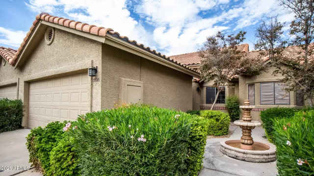 MLS: 6204117 Condo For Sale